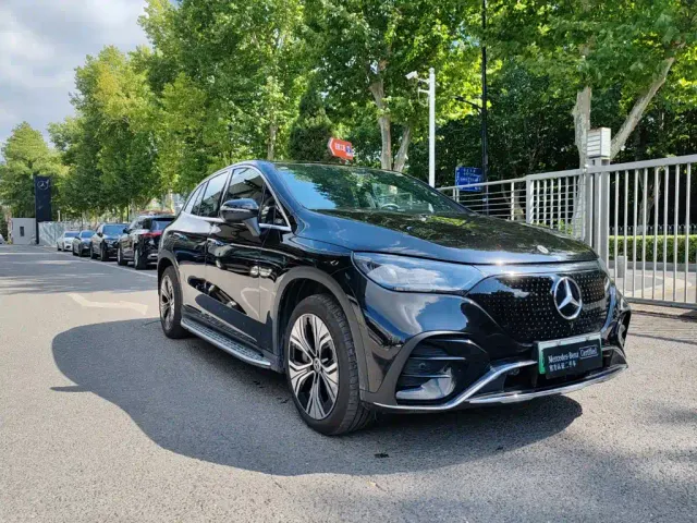Mercedes-Benz EQE SUV — Фото автомобиля 3