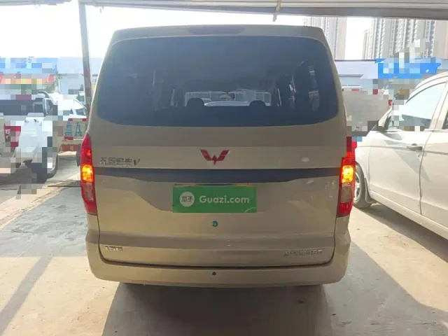 Wuling Hongguang V — Фото автомобиля 5