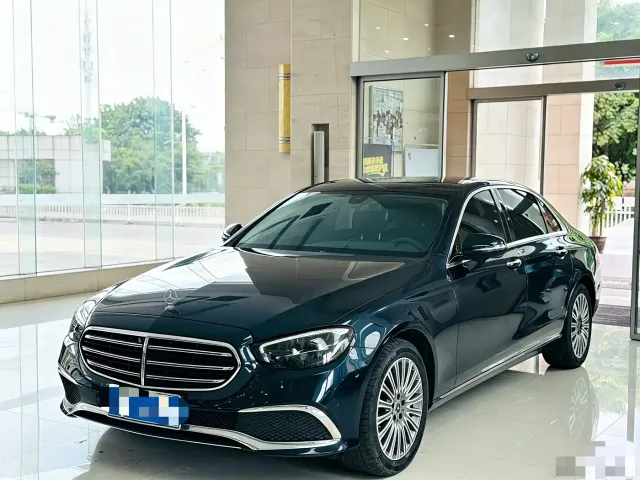Фотография автомобиля — Mercedes-Benz E-Class