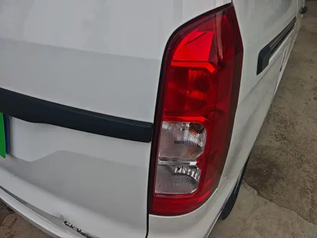 Wuling Hongguang V — Фото автомобиля 23
