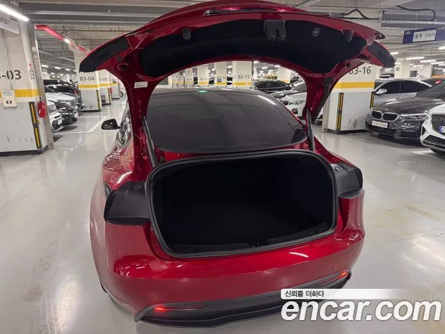 Tesla Model 3 — Фото автомобиля 7