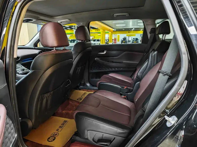 Hyundai Santa Fe — Фото автомобиля 11