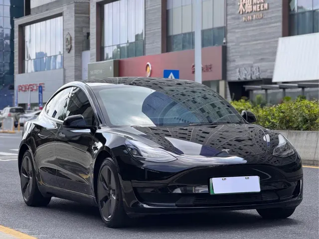 Tesla Model 3 — Фото автомобиля 5