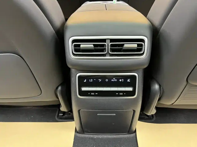 Li Auto L7 — Фото автомобиля 29