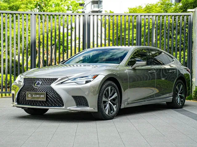 Фотография автомобиля — Lexus LS