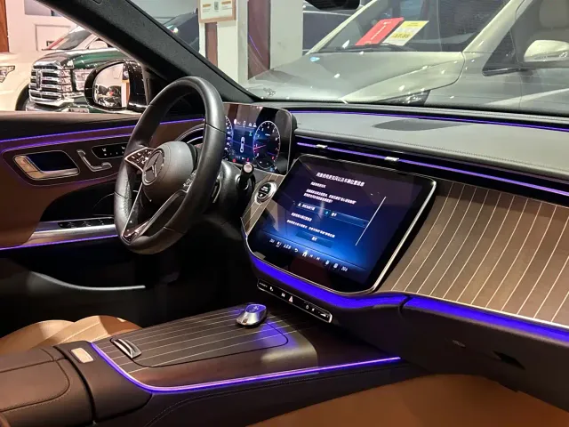 Mercedes-Benz E-Class — Фото автомобиля 25