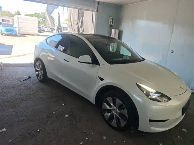 Tesla Model Y — Фото автомобиля 3