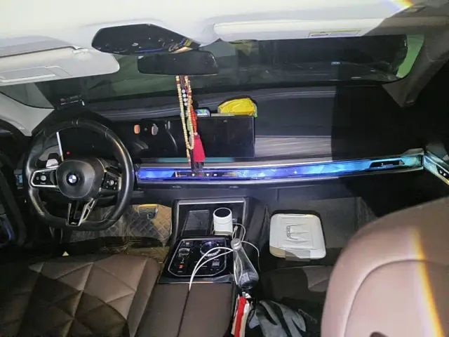 BMW BMW 7 Series 2023 Model 735Li M Sport Package — Фото автомобиля 12