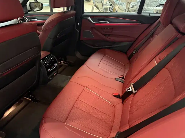 BMW 5 Series — Фото автомобиля 5