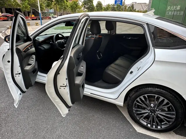 Dongfeng Yixuan MAX — Фото автомобиля 9