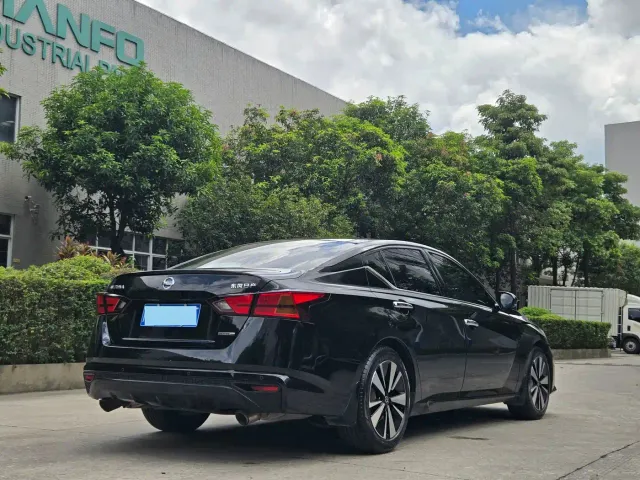 Nissan Teana — Фото автомобиля 4