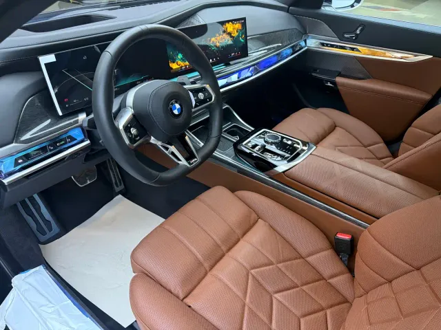 BMW 7 Series — Фото автомобиля 12