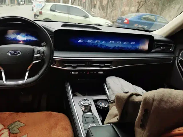 Ford Explorer — Фото автомобиля 13