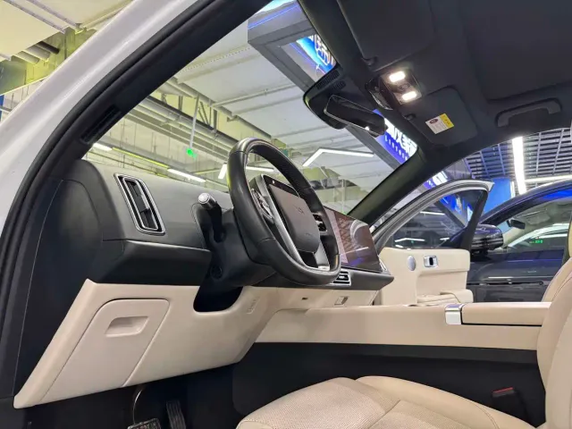Li Auto L7 — Фото автомобиля 10