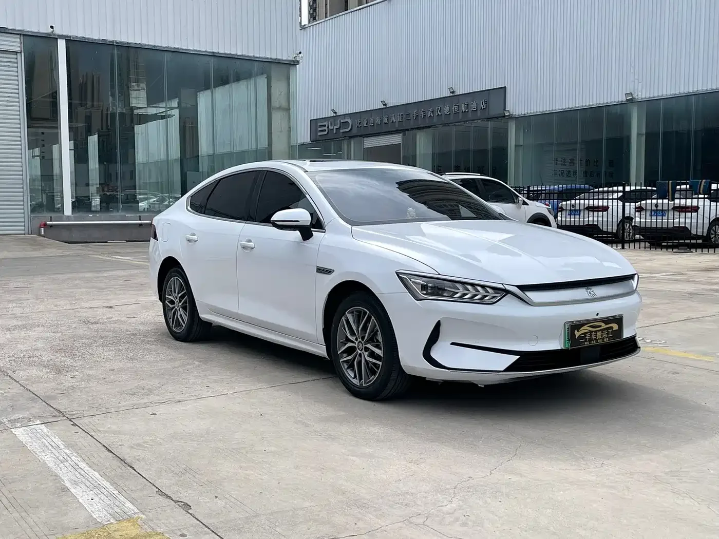 BYD Qin PLUS 2024 Glory Edition EV 420KM Leading — Фото автомобиля 3