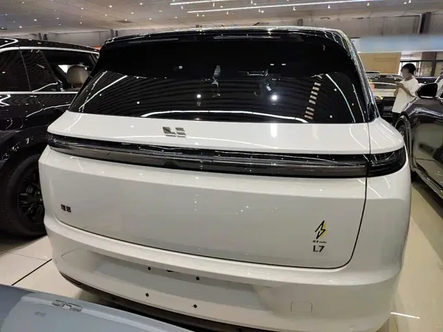 Li Auto L7 — Фото автомобиля 3