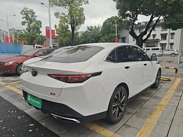 Changan Eado — Фото автомобиля 6