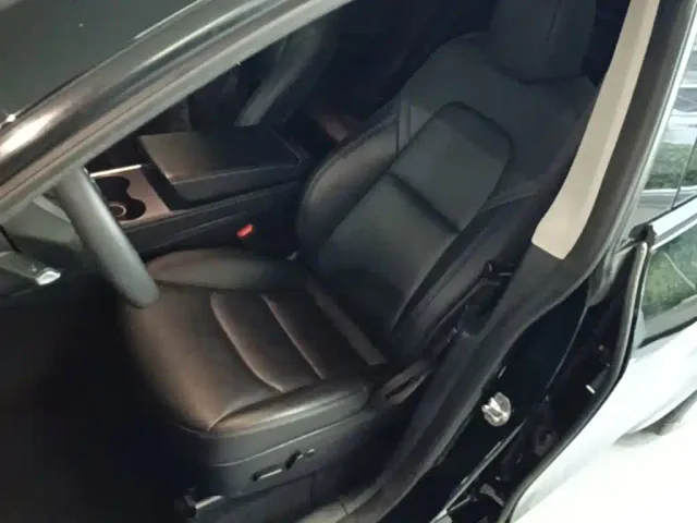 Tesla Model Y — Фото автомобиля 14