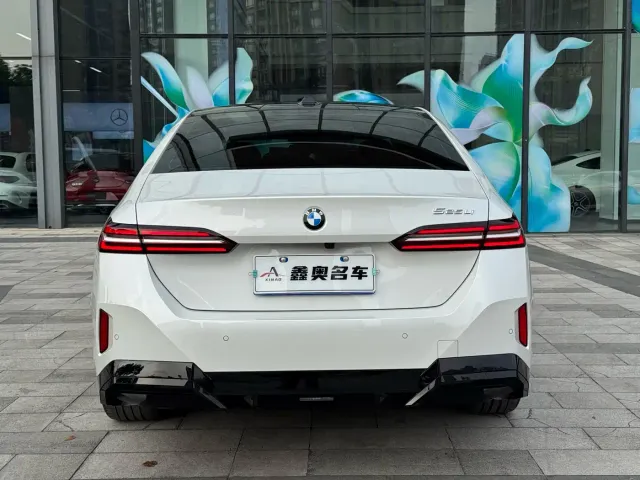 BMW 5 Series — Фото автомобиля 7