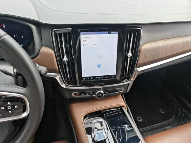 Volvo S90 — Фото автомобиля 17