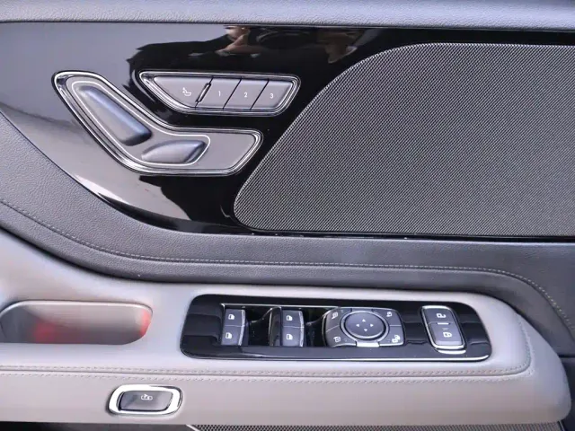 Lincoln Aviator — Фото автомобиля 17