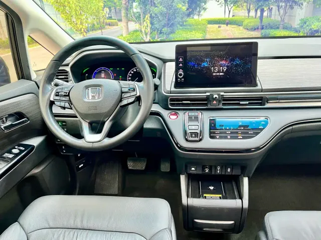 Honda Elysion — Фото автомобиля 13