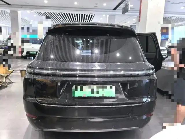 Li Auto L8 — Фото автомобиля 6