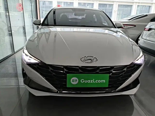 Hyundai Elantra — Фото автомобиля 2
