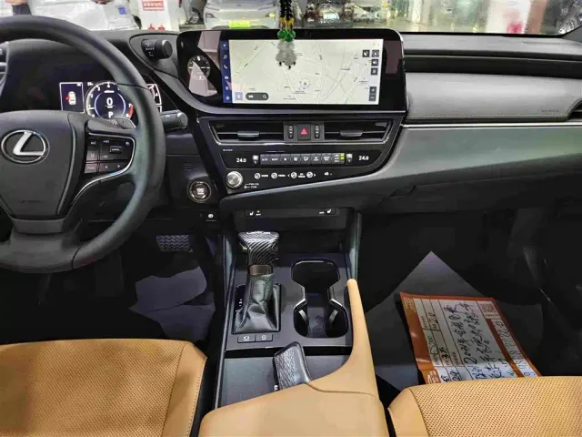 Lexus ES — Фото автомобиля 7