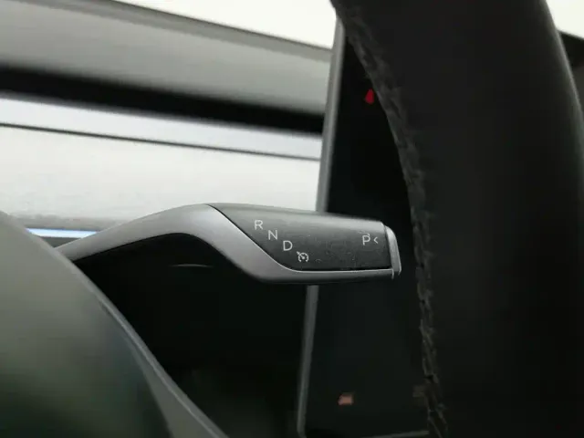Tesla Model Y — Фото автомобиля 13