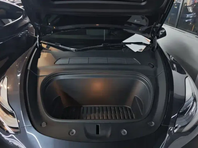 Tesla Model Y — Фото автомобиля 19