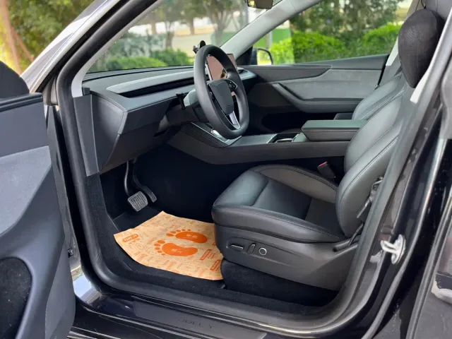 Tesla Model Y — Фото автомобиля 5