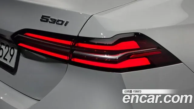 BMW 5 Series G60 — Фото автомобиля 8