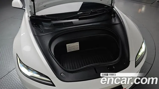 Tesla Model 3 — Фото автомобиля 6