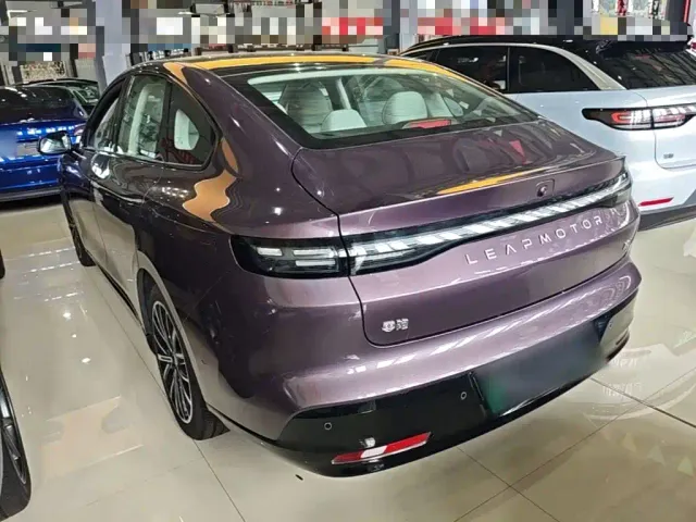 Leapmotor B01 — Фото автомобиля 4