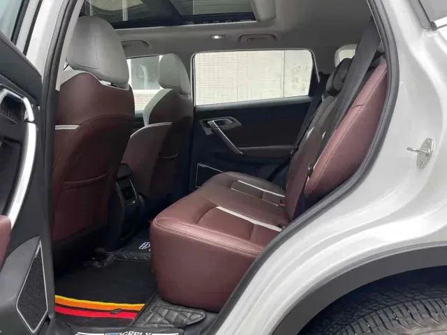 Geely Boyue — Фото автомобиля 9