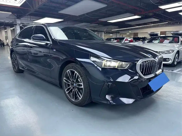 BMW 5 Series — Фото автомобиля 3