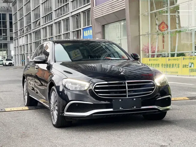 Mercedes-Benz E-Class — Фото автомобиля 3