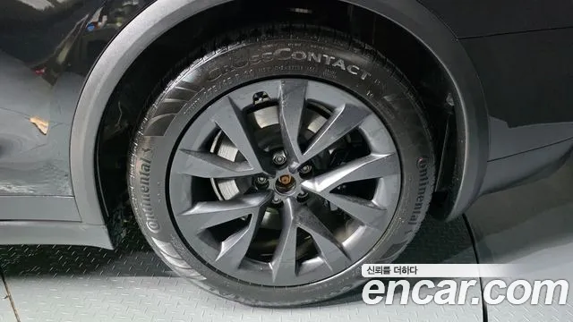 Tesla Model X — Фото автомобиля 5