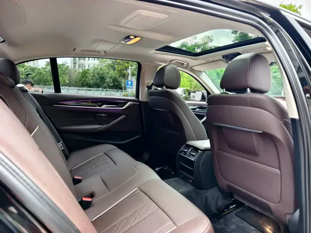 BMW 5 Series — Фото автомобиля 14