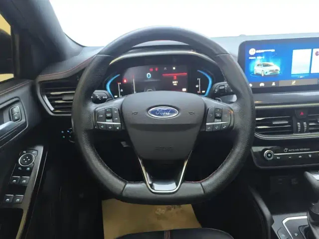 Ford Focus — Фото автомобиля 15