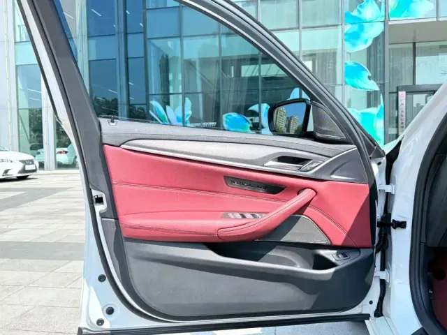 BMW 5 Series — Фото автомобиля 11
