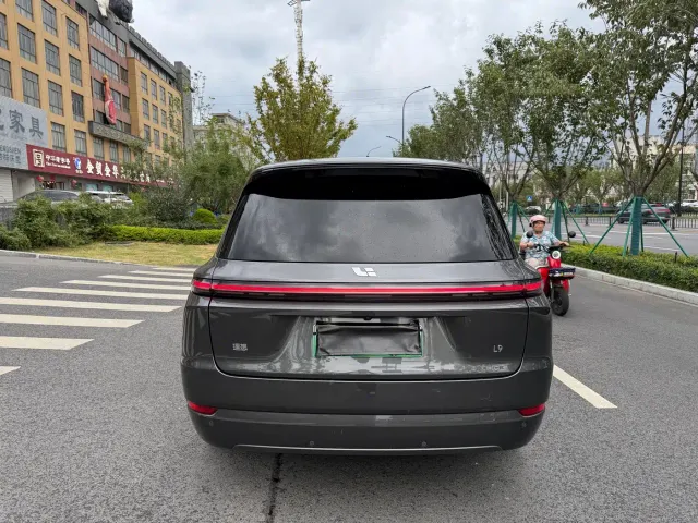 Li Auto L9 — Фото автомобиля 6