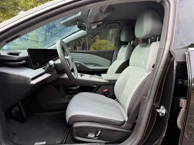 Geely Galaxy E8 — Фото автомобиля 9