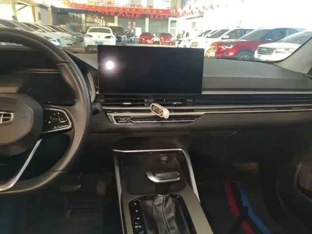 Geely Emgrand — Фото автомобиля 12