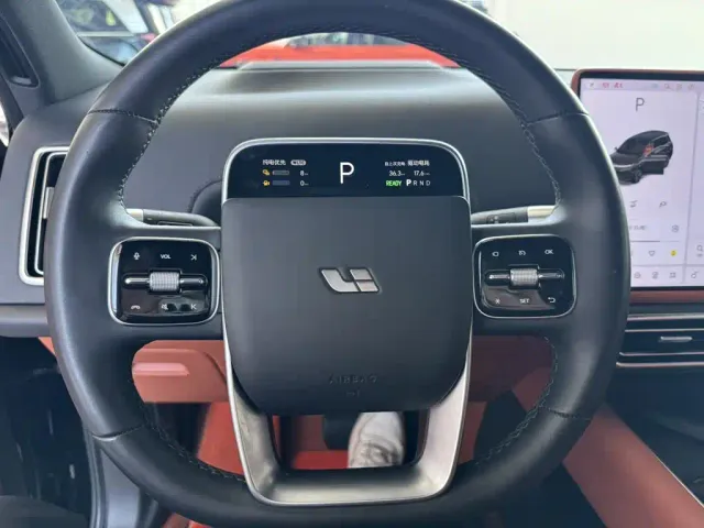 Li Auto L9 — Фото автомобиля 11