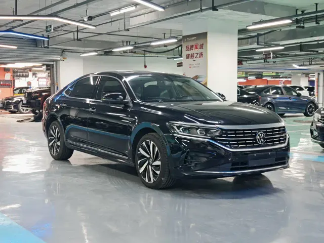 Volkswagen Passat — Фото автомобиля 3