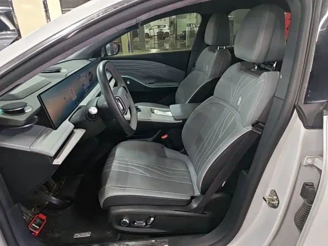 Geely Galaxy E8 — Фото автомобиля 14