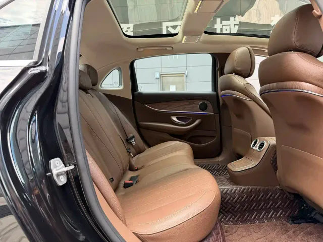Mercedes-Benz E-Class — Фото автомобиля 11