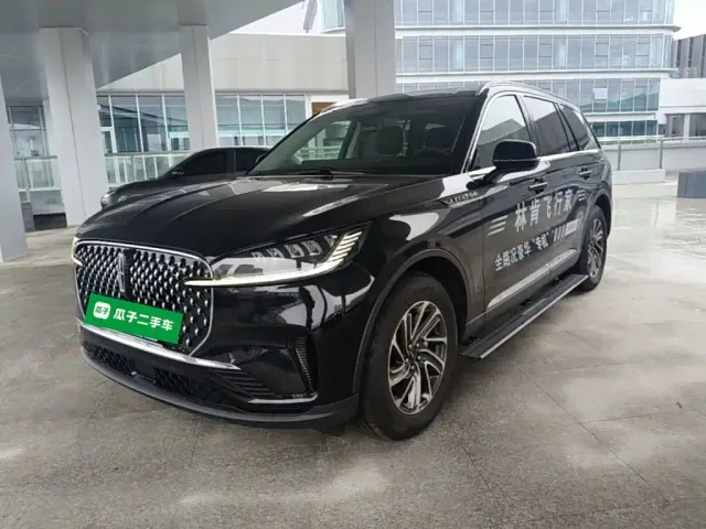 Фотография автомобиля — Lincoln Aviator